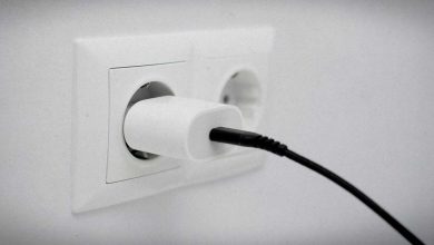 Derfor bør du ikke lade opladeren sidde i stikket 12 oplader