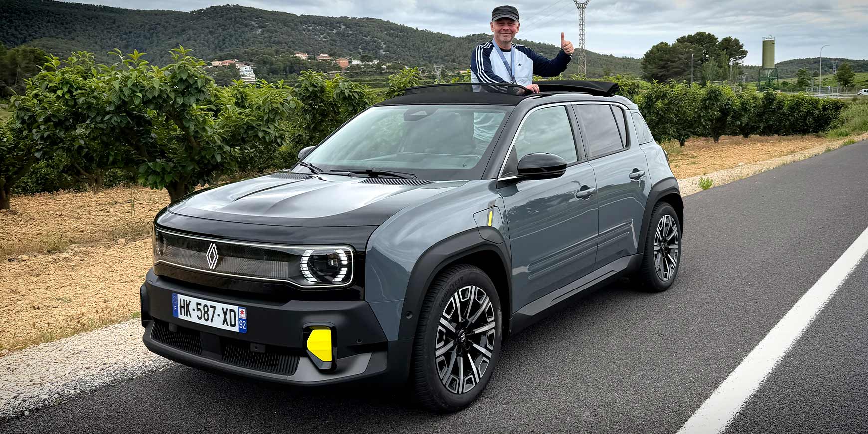 Renault 4 med stoftag: Fra fornuftig til fransk feriedrøm 1 Renault 4 med stoftag: Fra fornuftig til fransk feriedrøm