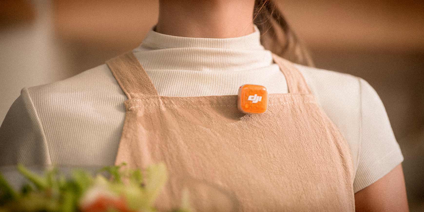 Er det en knap? En broche? Nej, det er en mikrofon 1 mikrofon