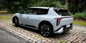 TEST: Kia EV4 kører heldigvis væsentlig bedre end den lader