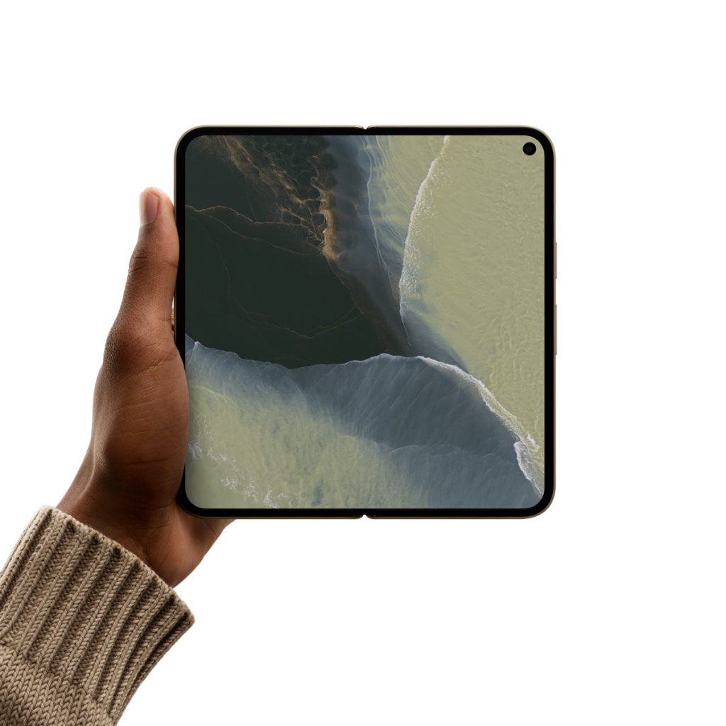 Googles Pixel 11 Pro Fold vil gøre multitasking mere fleksibel 2 Google Pixel 11 Pro Fold åben i hånden