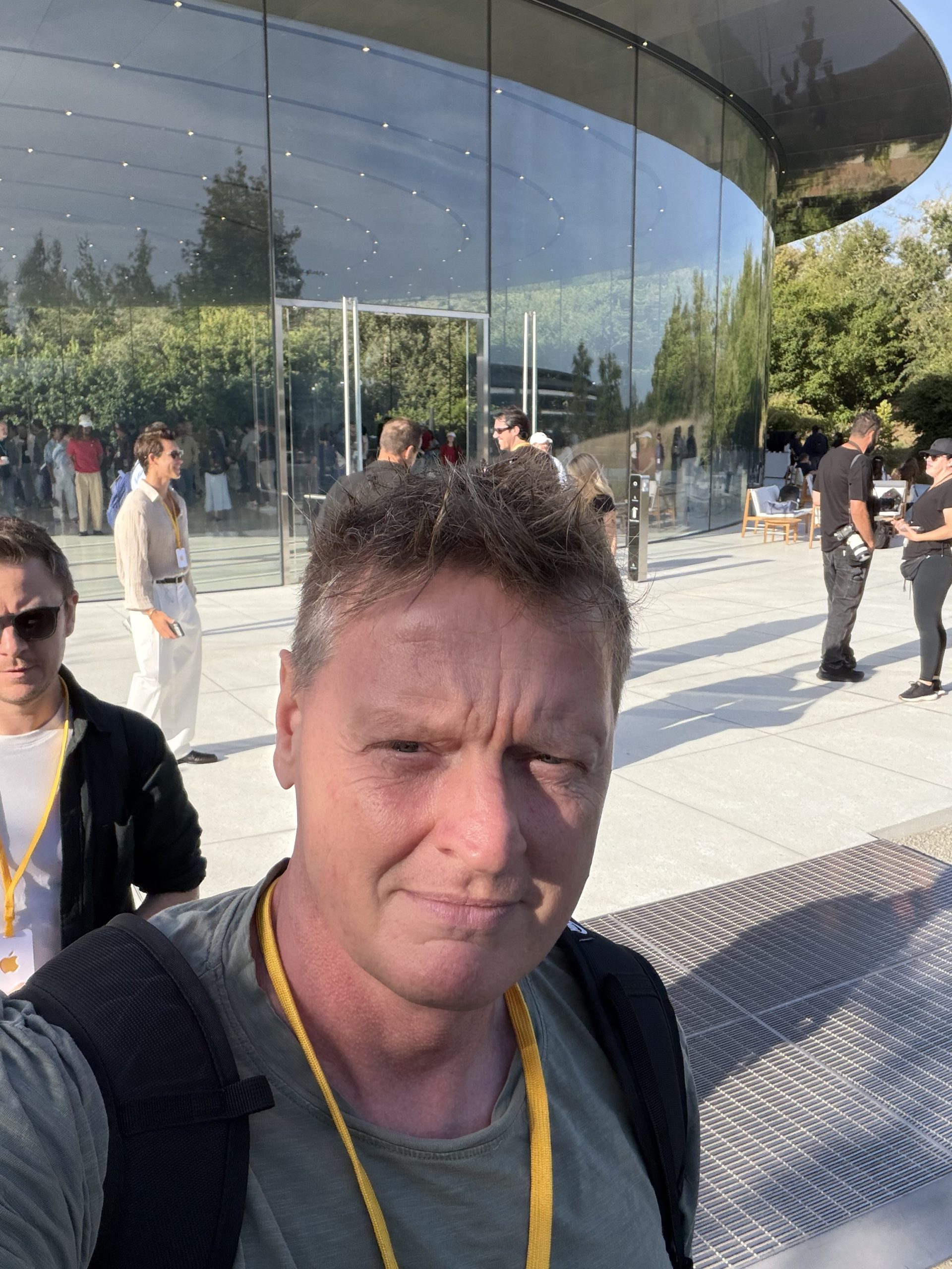 iNPUTs Torben Vognsen foran Steve Jobs Theater.
